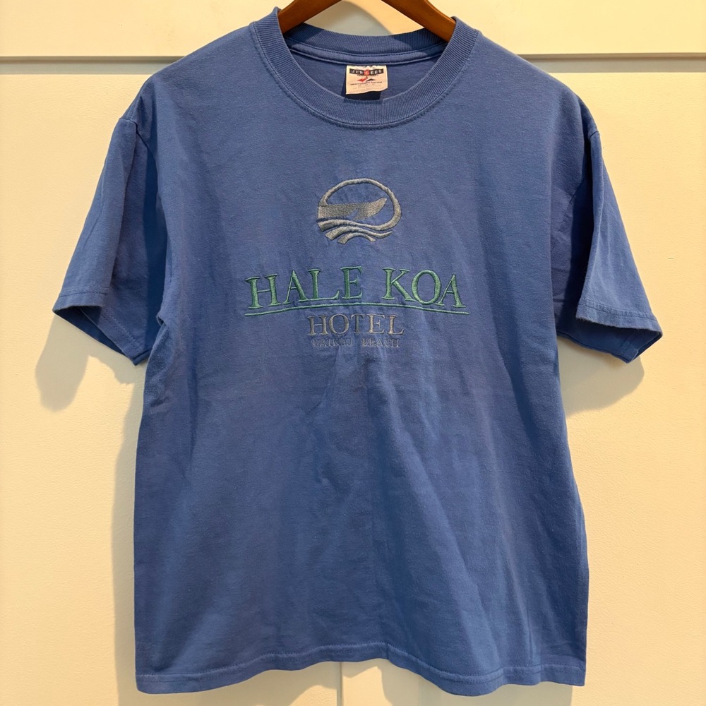 Vintage Hale Koa Hotel Shirt Medium Blue Embroidered Waikiki Beach Hawaii Jerzee